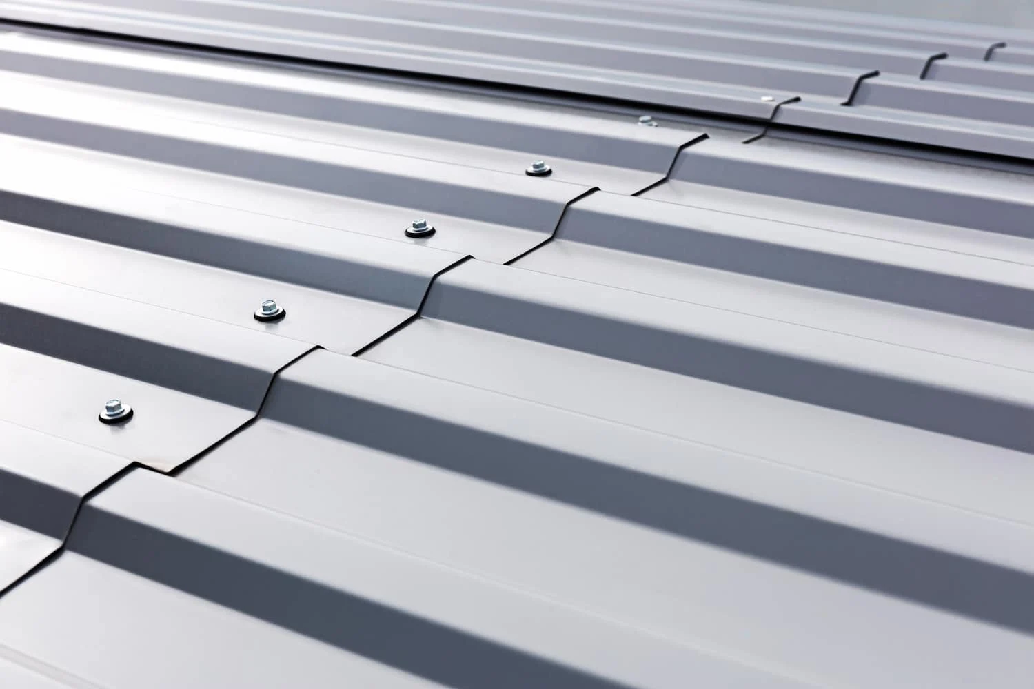 Florida Metal Roof Screw Pattern: Guidelines for Secure and Wind-Resistant Installations