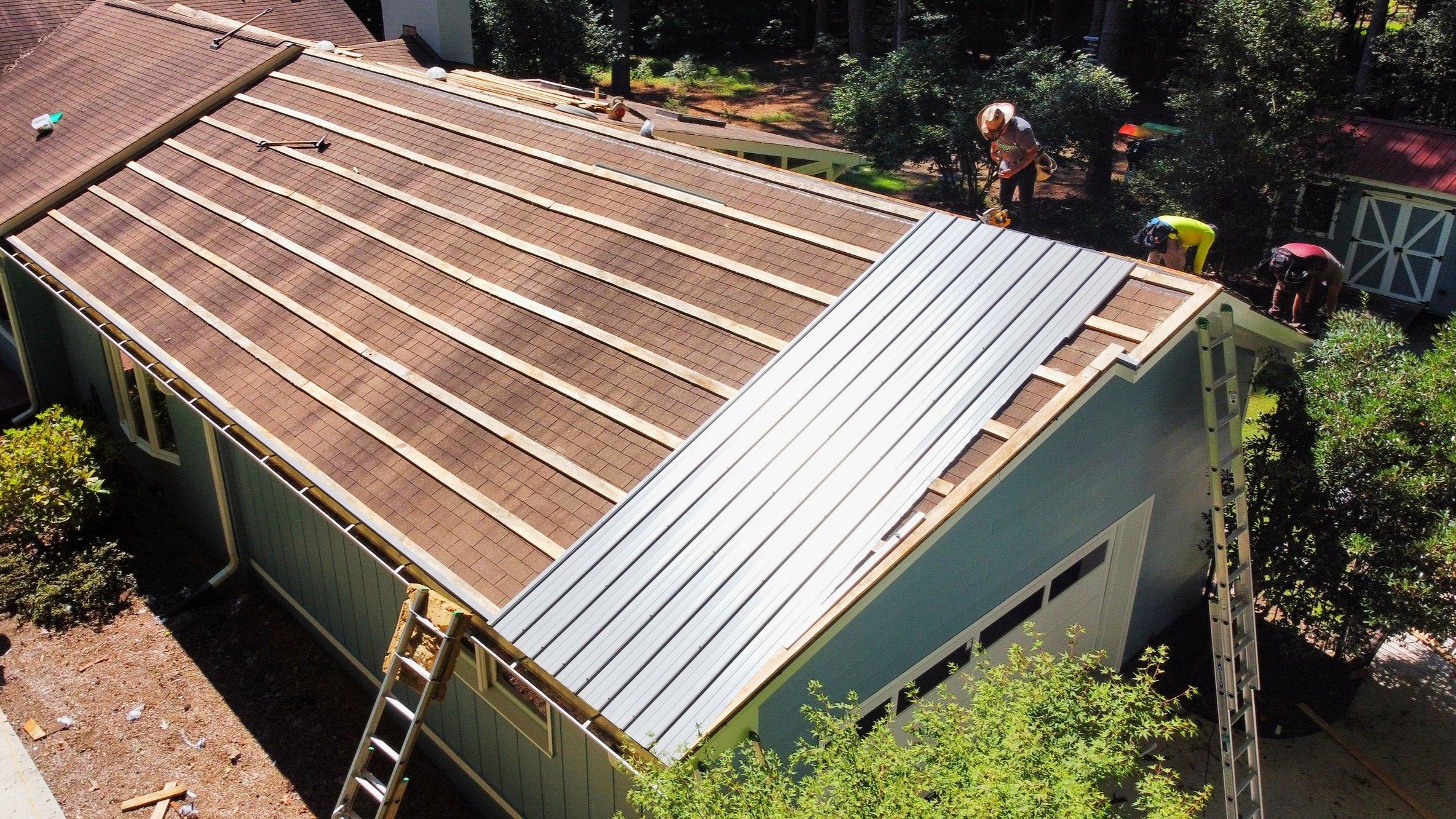 Metal Roof: Purlins or Sheathing? Making the Right Choice