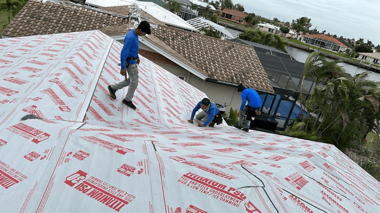 How the Solar Tax Credit and Roof Replacement Can Save You Money: What You Need to Know