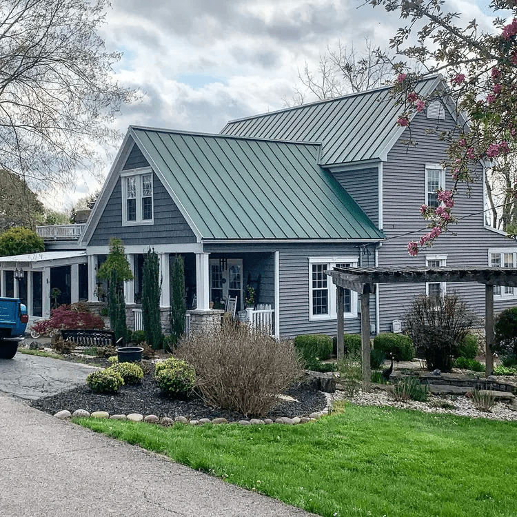 What Color To Paint A House With A Green Roof