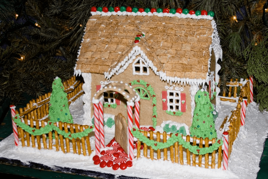How Can I Give Shape To A Ginger House Roof: Tips and Techniques for a Perfectly Structured Gingerbread House