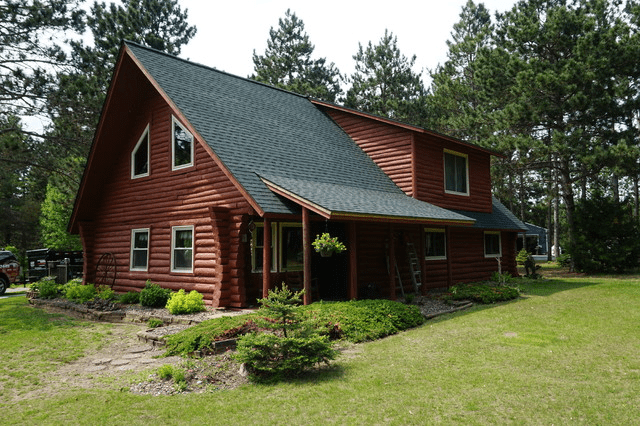 Hunter Green GAF Roof on Red Brick Ranch House: Design Guide