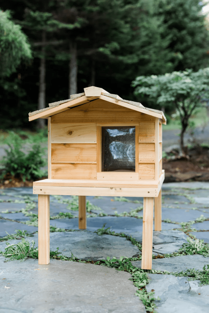 Insulated Outdoor Cat House With Lounging Deck And Extended Roof