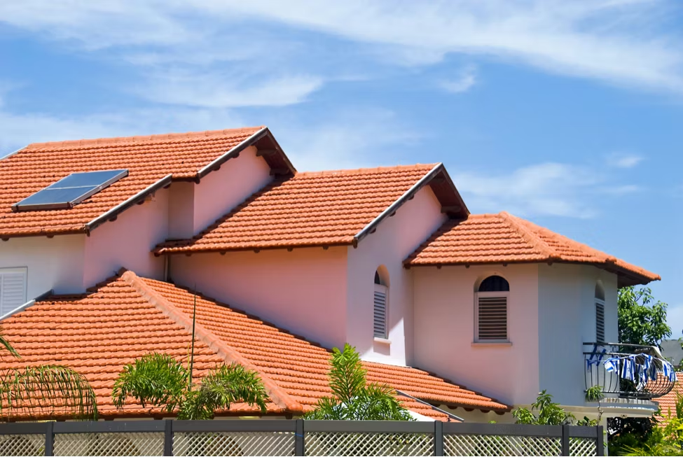 What Kind Of Roofs Do Houses In Hot Places Have?